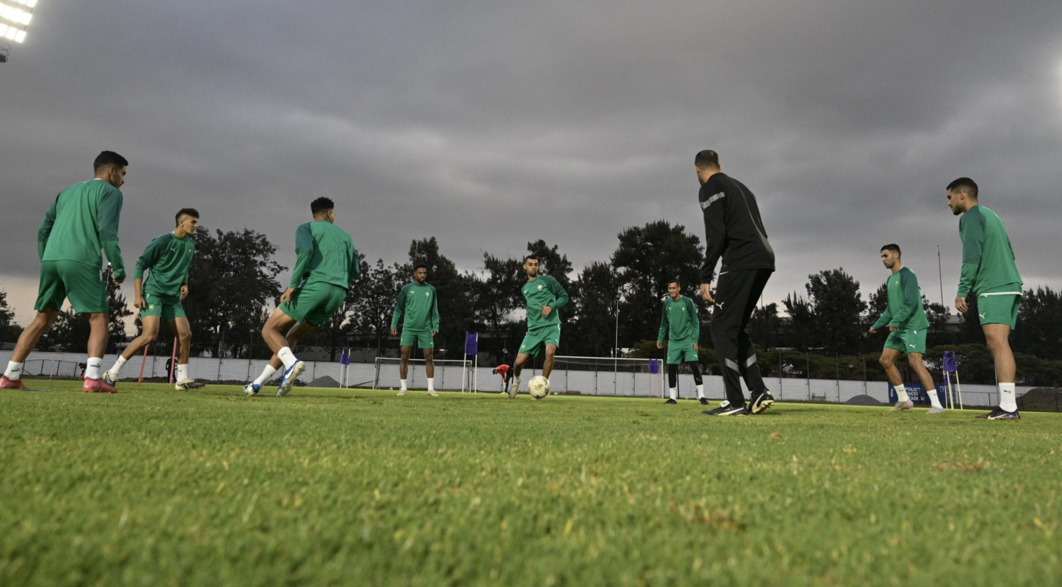 زيارة مفاجئة للجنة الكاف بمقر الأسود بكينيا وهذه قراراتها