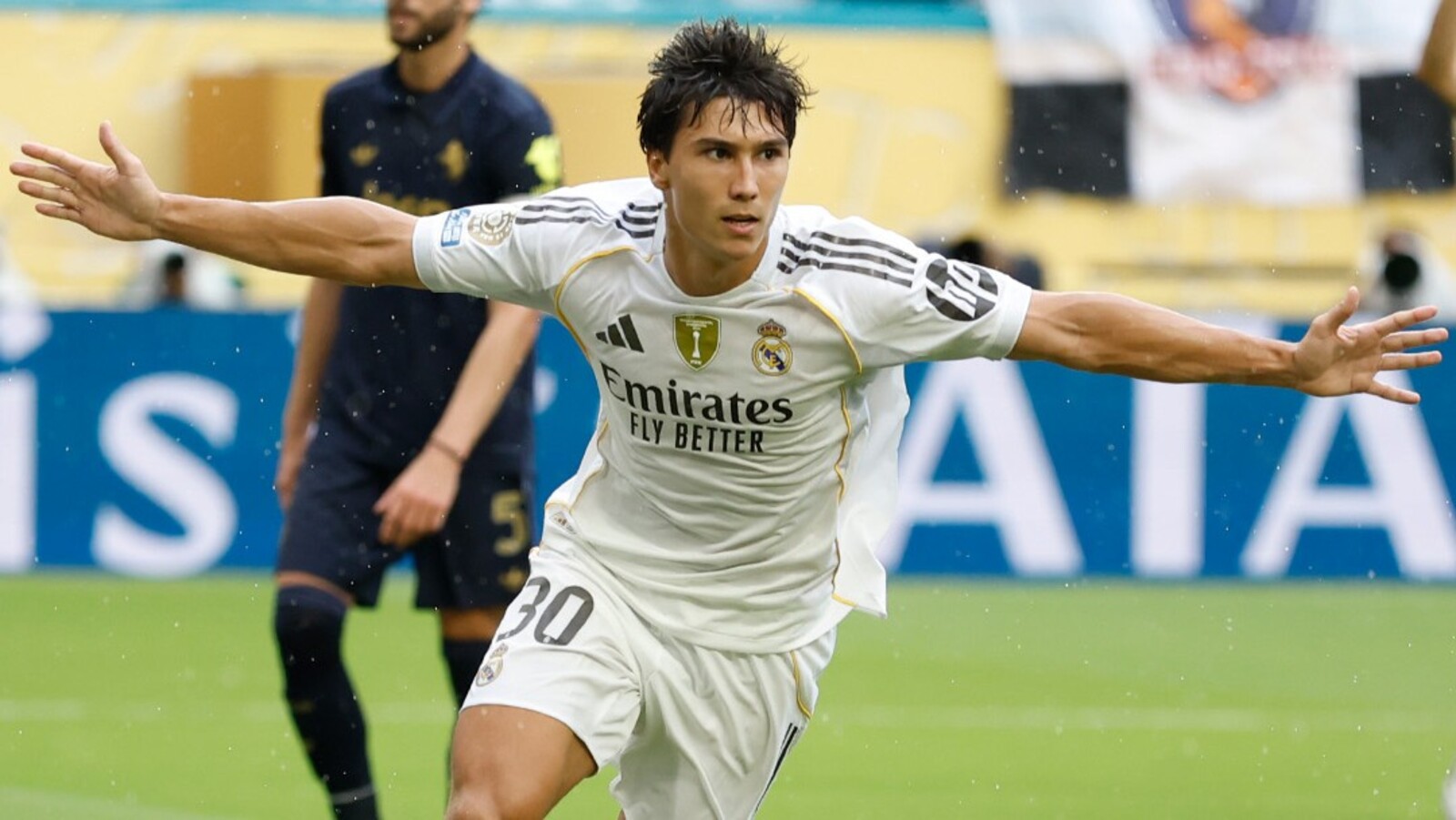 ريال مدريد يعلن تمديد عقد لاعبه غونزالو غارسيا