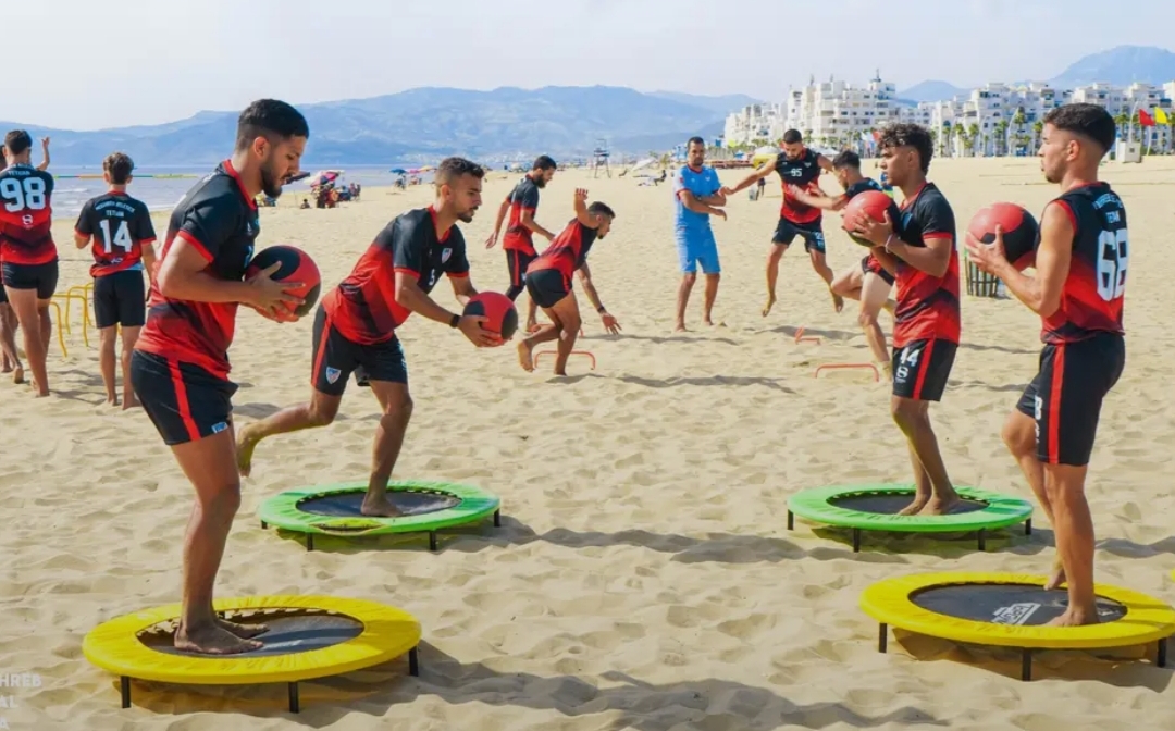 المغرب التطواني على صفيح ساخن: اللاعبون الجدد يلوّحون بالرحيل وسط أزمة المنع...