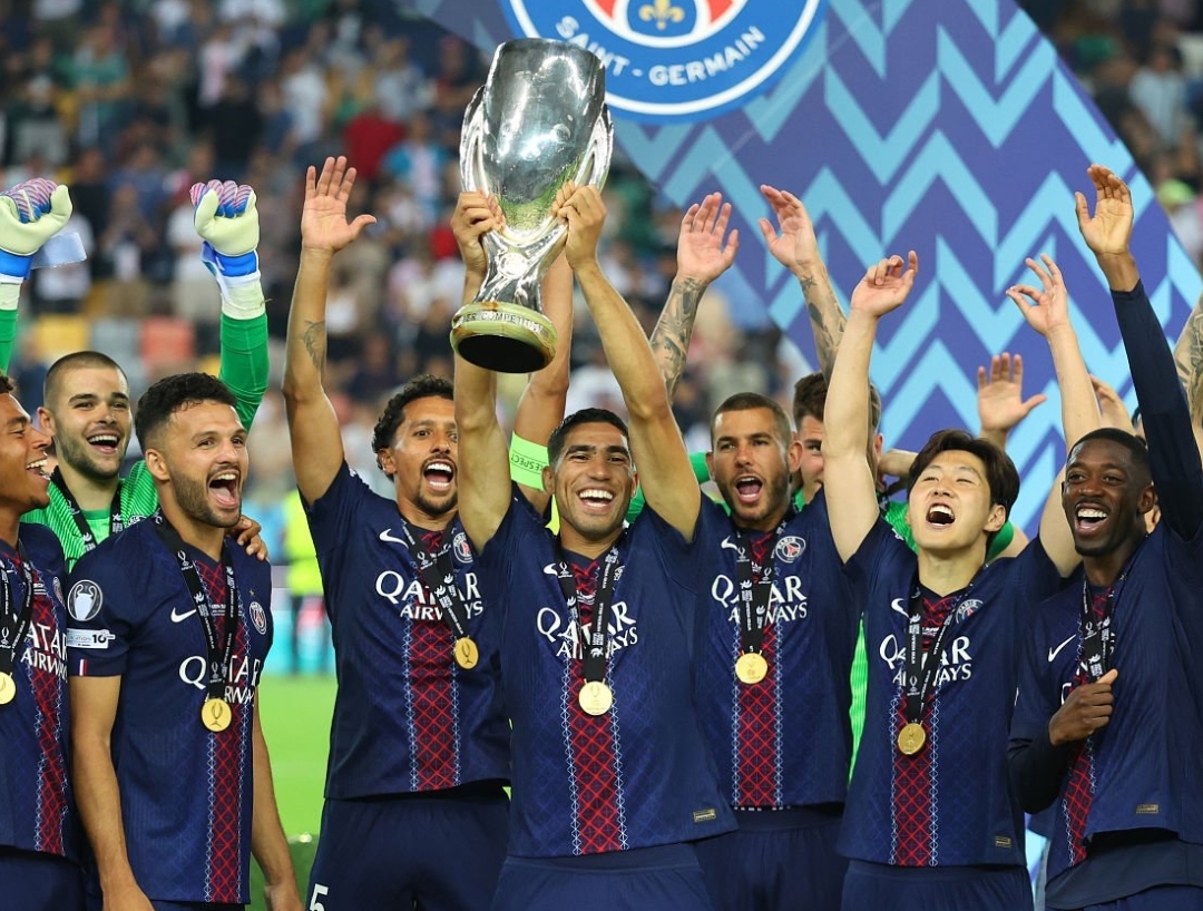 بحكيمي ..باري سان جيرمان يحرز اول لقب كأس السوبر الأوروبي في تاريخه