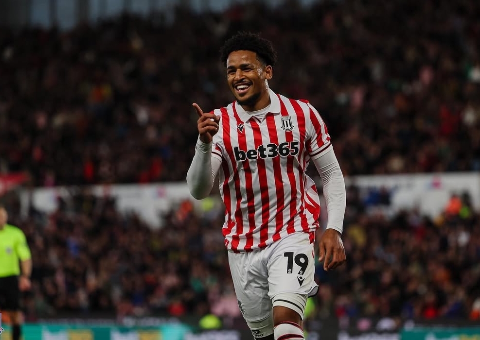 ريان مايي ودع سطوك سيتي باتفاق