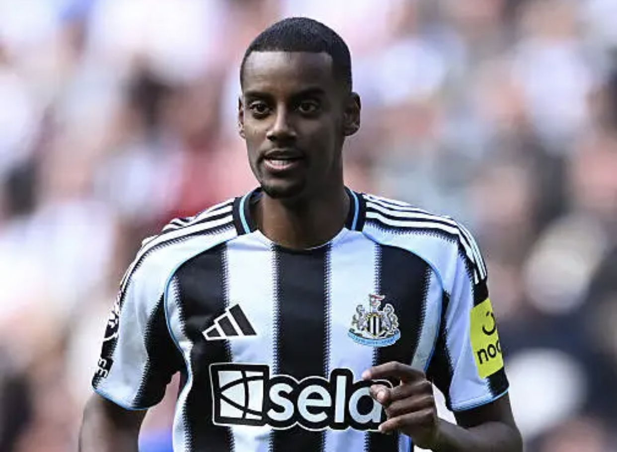 شيرر يتهم أيزاك بـ صب الزيت على النار  في خلافه مع نيوكاسل