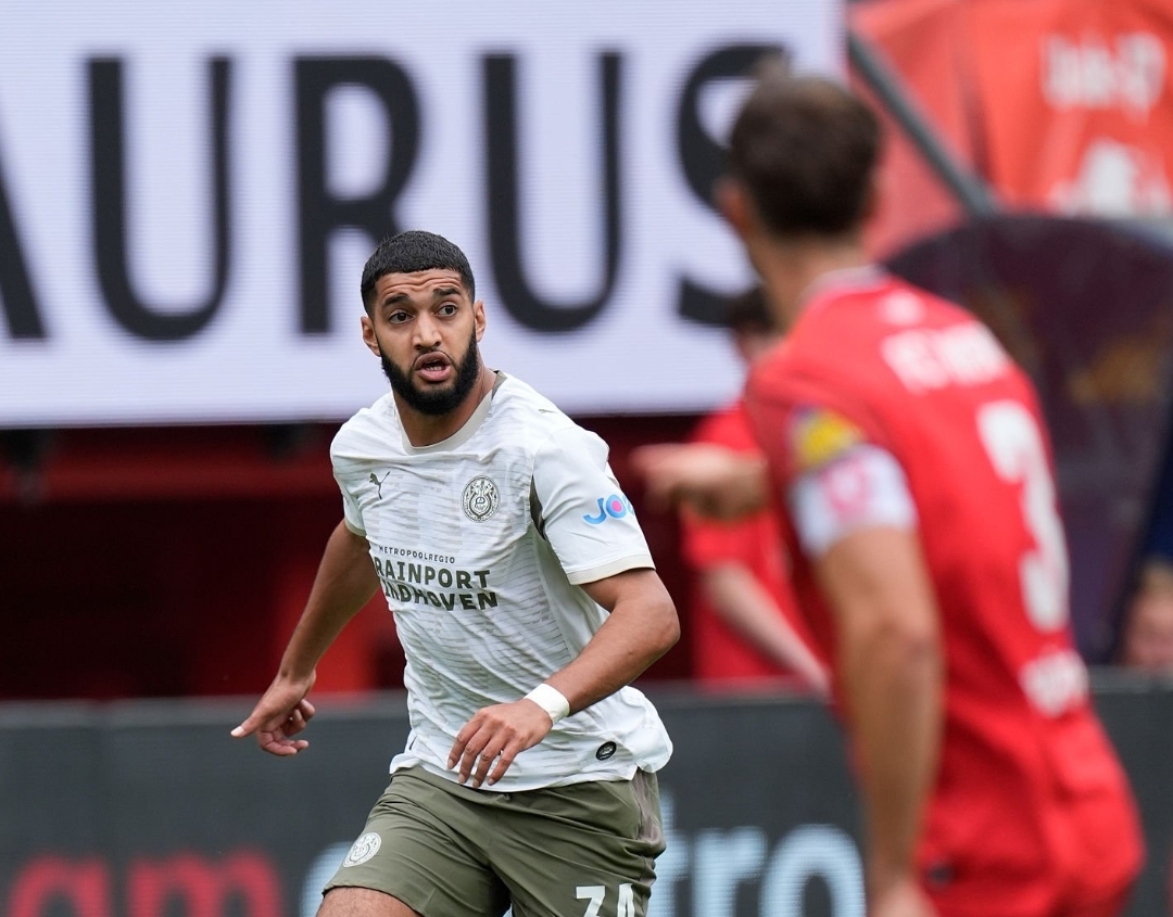 مباراة متوسطة لصيباري وفوز مريح لأيندوفن بالإيرديفيزي