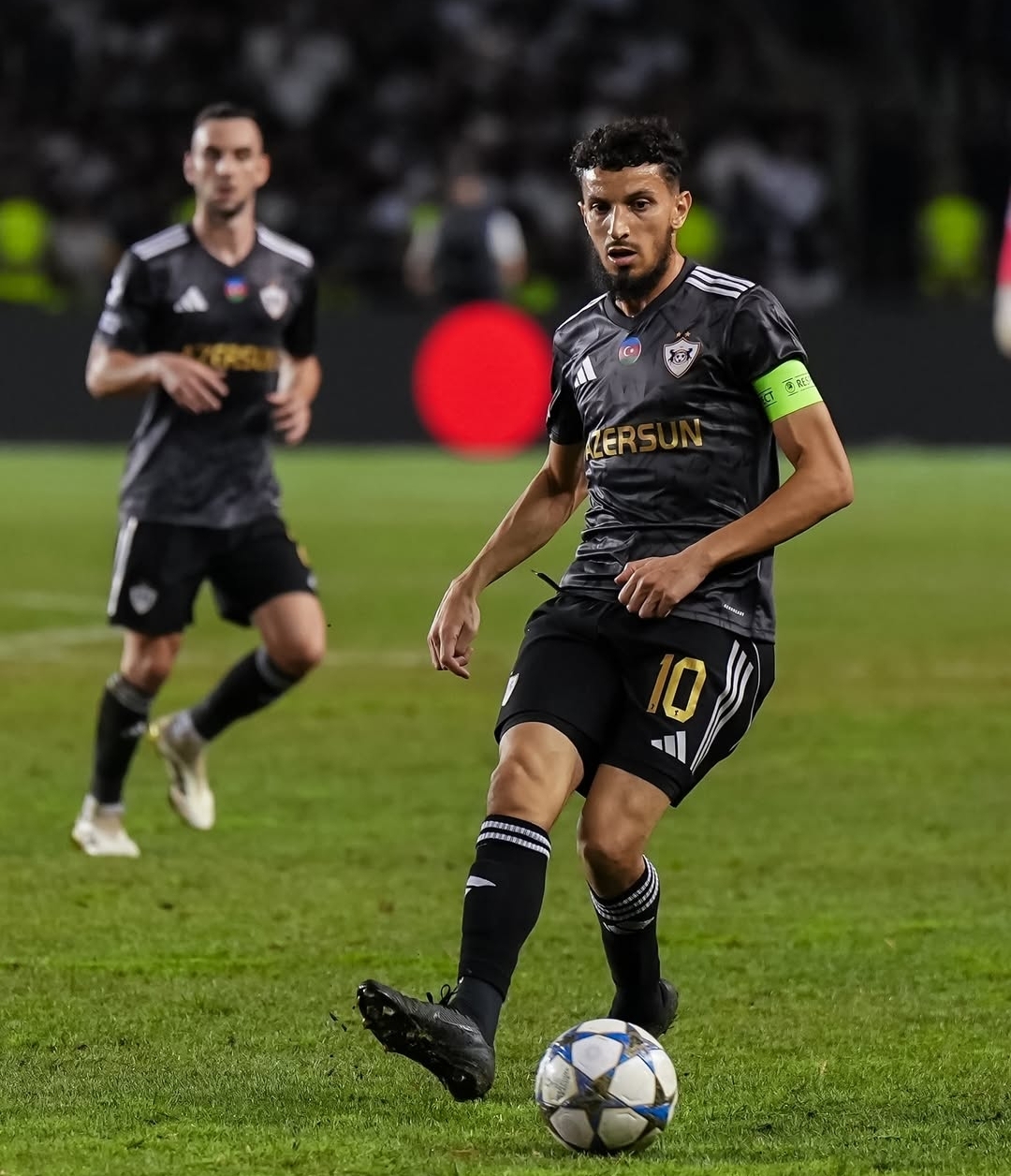 سامي مايي والزوبير عبرا إلى عصبة الأبطال