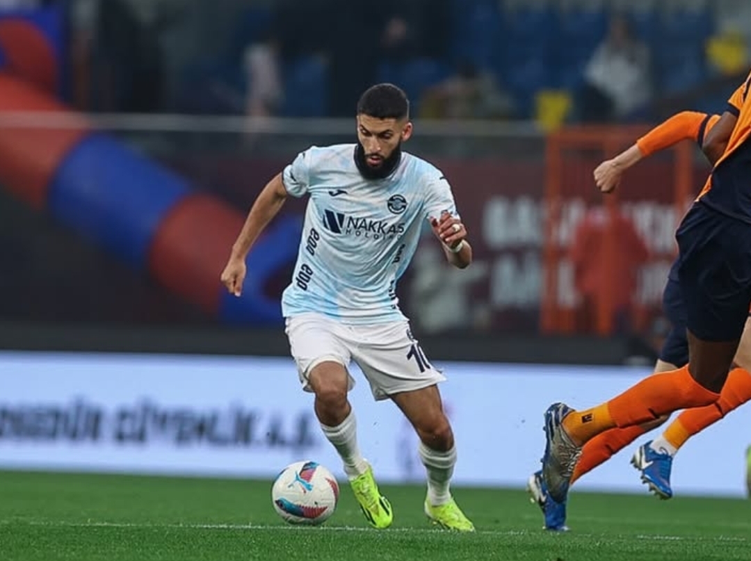 نبيل عليوي يوقع لضمك السعودي