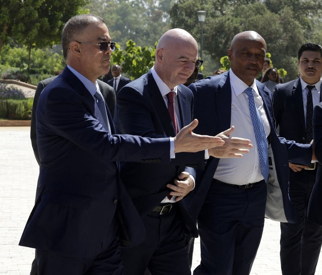 رئيس الجامعة يحفز الأسود ويحضر نهائي   الشان 