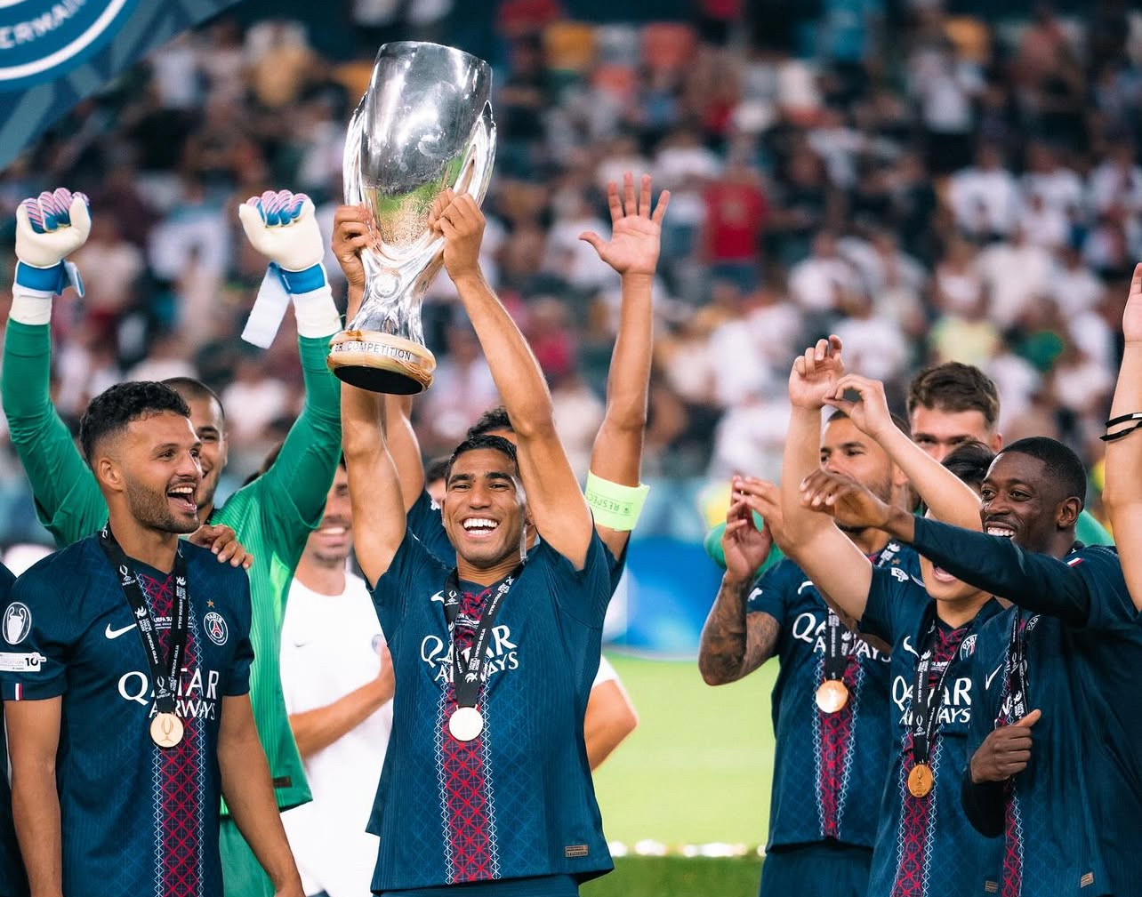 حكيمي اقترب من الأسطورة إيطو