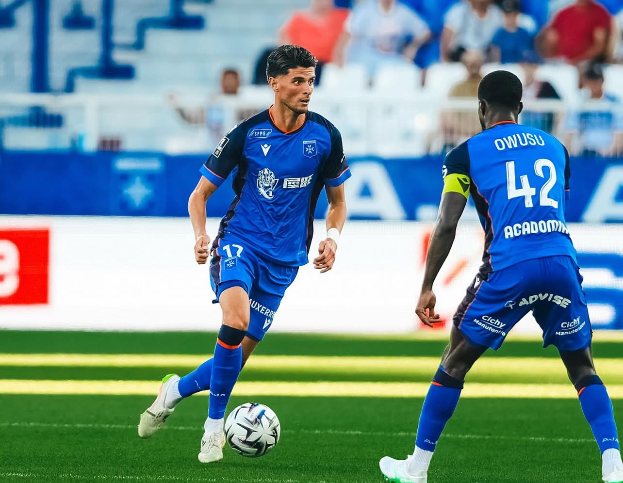 أوتار الركبة تغيب العزوزي عن فوز اوكسير