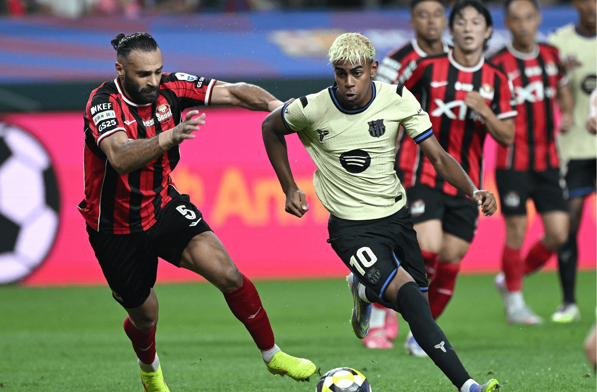 برشلونة ترى لامين جمال  البالون دور 