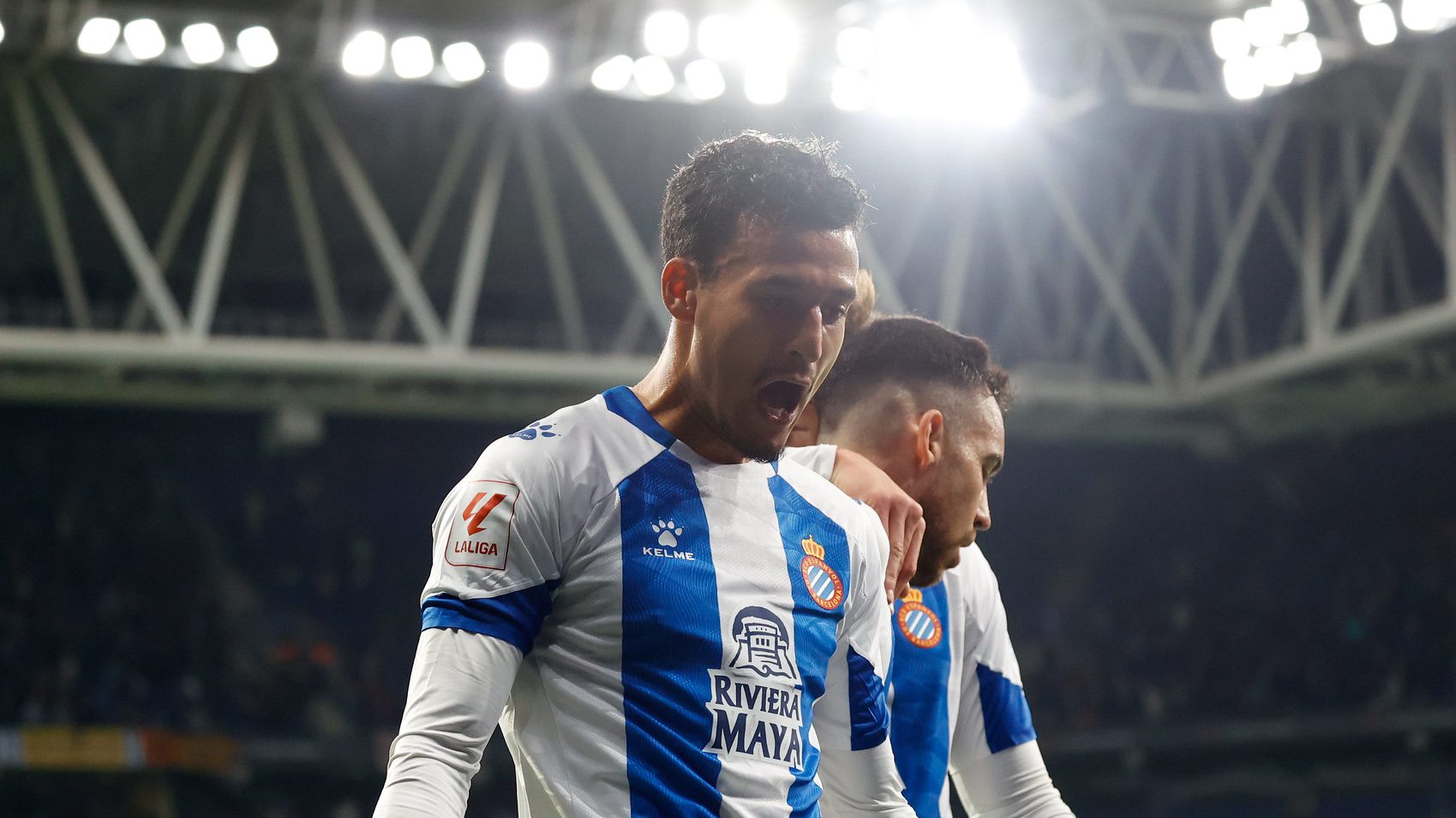 نوتنغهام فوريست يريد الهلالي وإسبانيول في وضع مريح