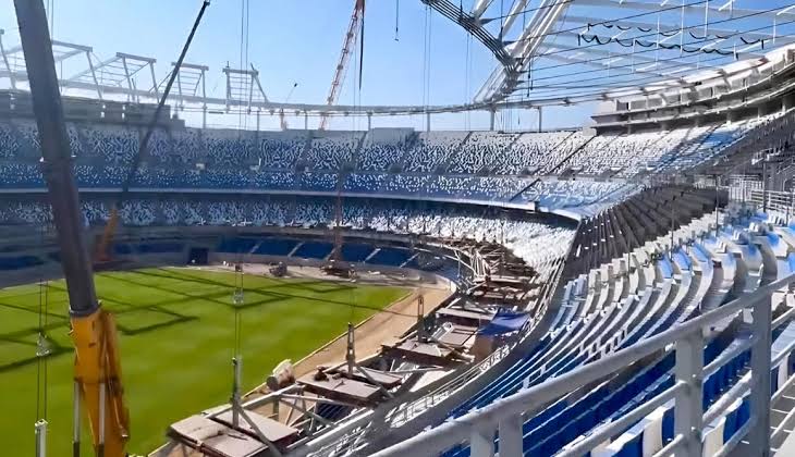 لجنة من الكاف تزور ملعب طنجة قبل التصديق عليه