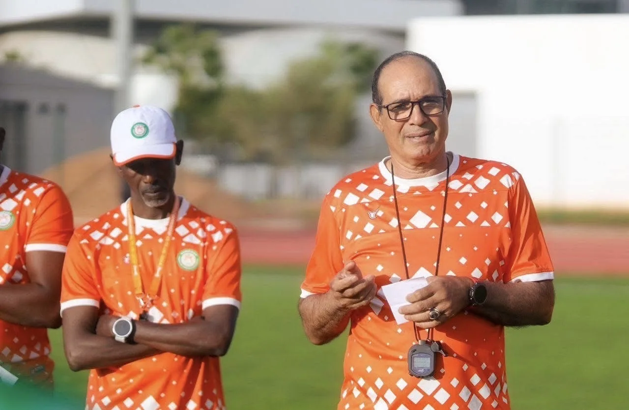 الزاكي يرتقي بمنتخب النيجر أربعة مراكز في تصنيف الفيفا