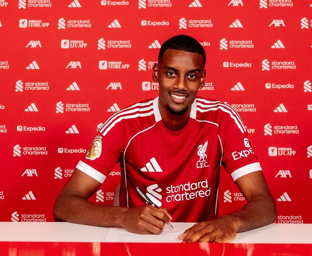 أيزاك  ممتن إلى الأبد  لنيوكاسل بعد انتقاله إلى ليفربول