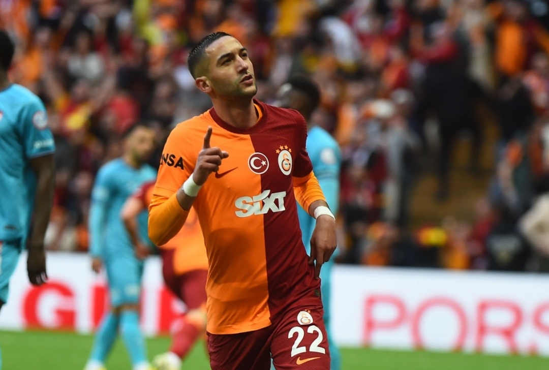 إلتشي الاسباني يجدد خيار التعاقد مع زياش