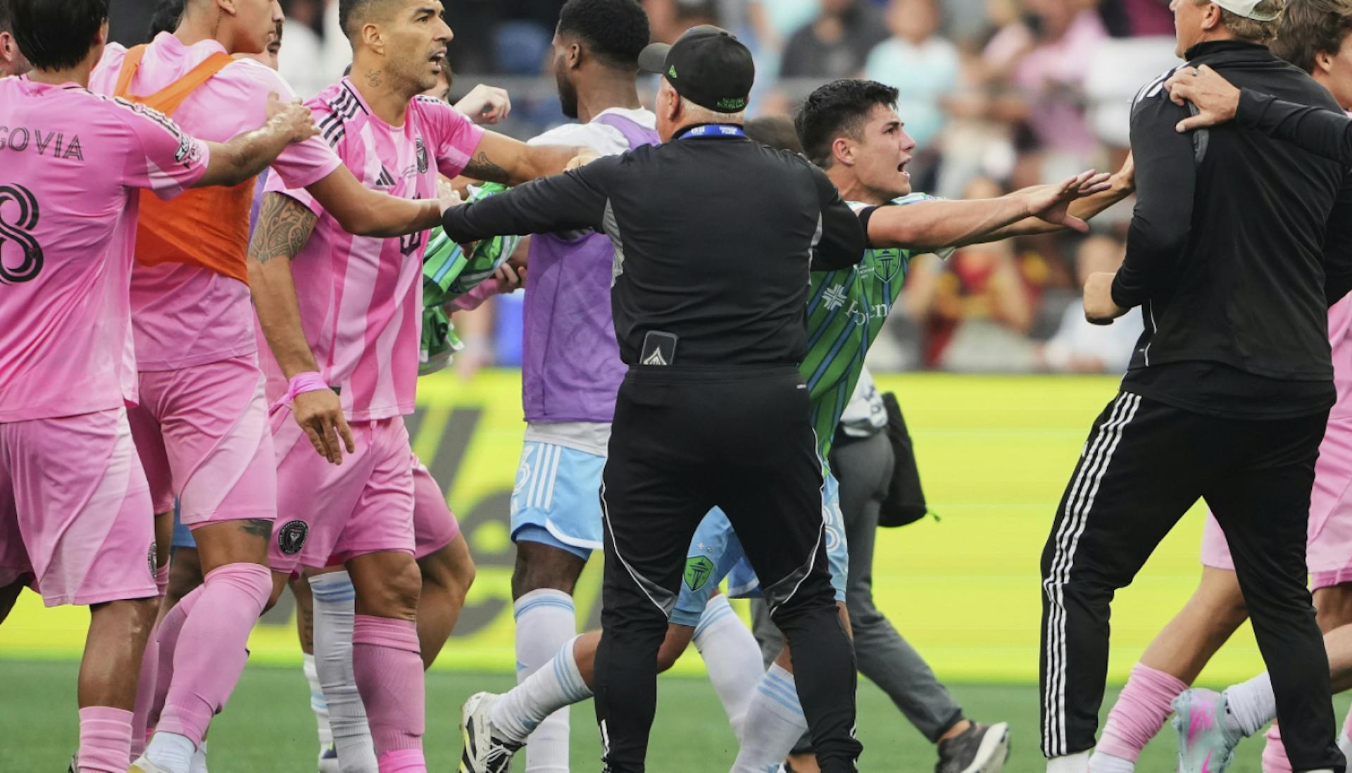 لويس سواريس يعتذر بعد حادثة البصق في نهائي كأس العصبتين