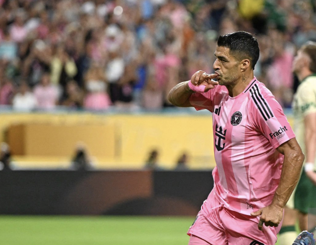 إيقاف الأوروغواياني لويس سواريز ست مباريات