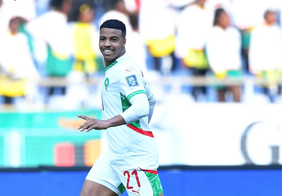 الصحافة الفرنسية معجبة بإكمان  الإستثنائي 