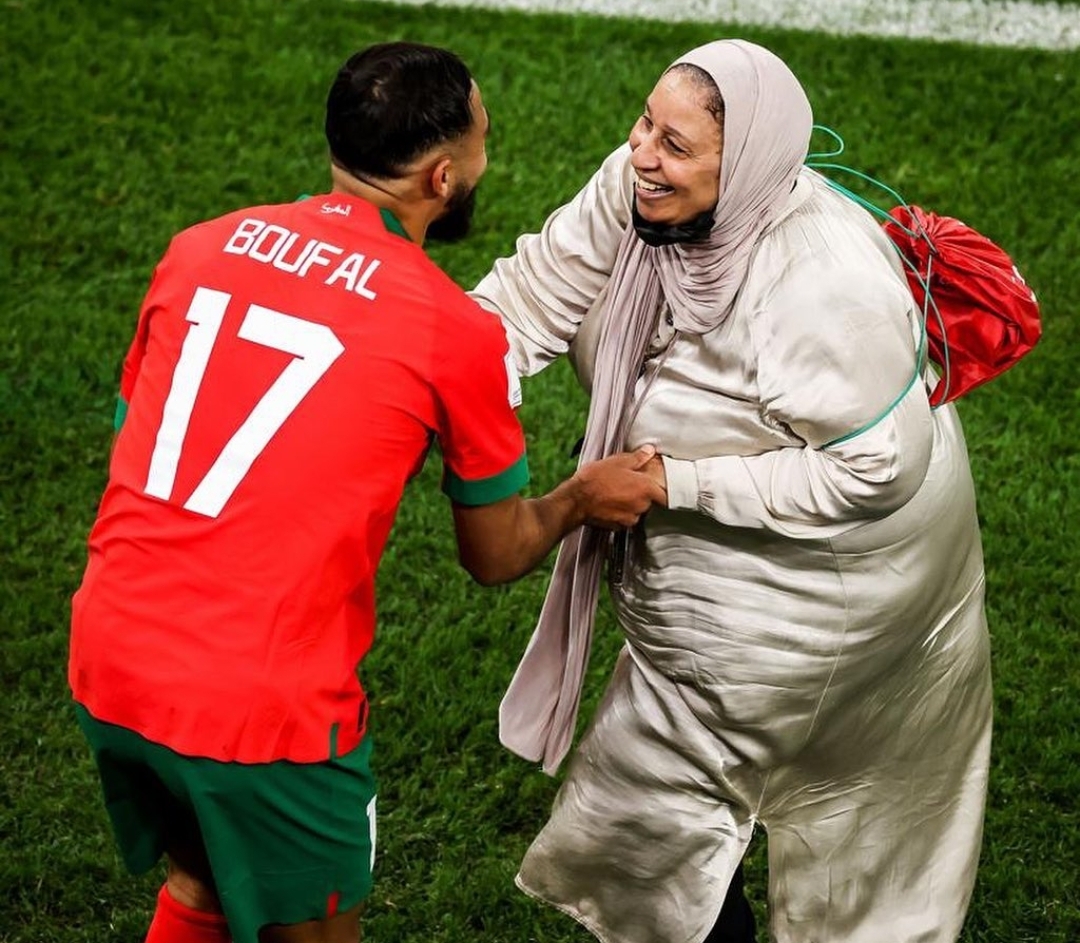 سفيان بوفال يكذب خبر وفاة والدته