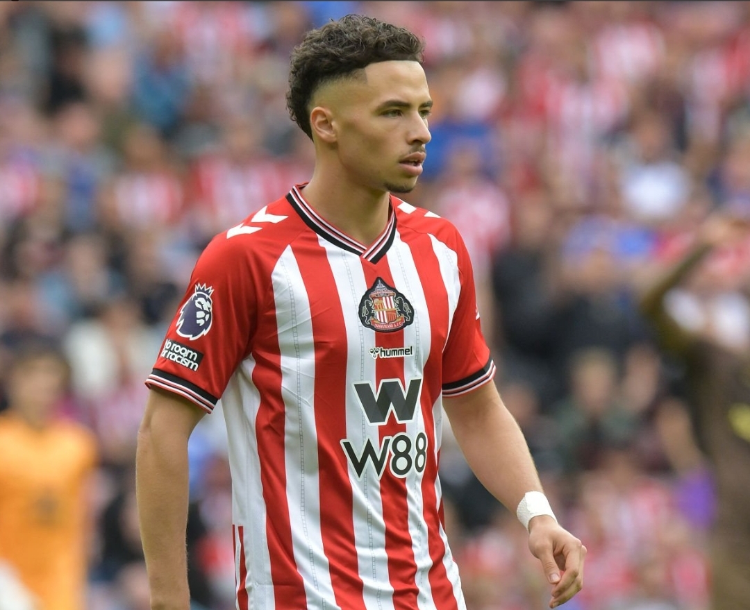 نقطة مشجعة لسندرلاند برسمية مطلقة للطالبي