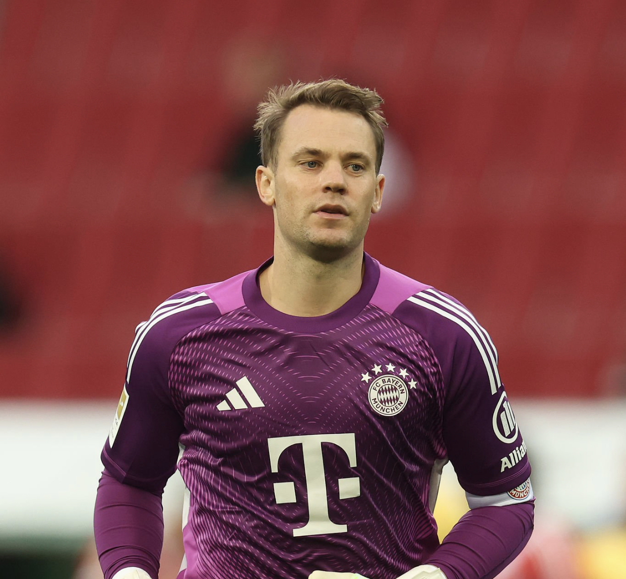 الحارس الألماني مانويل نوير يعلن اعتزاله اللعب الدولي