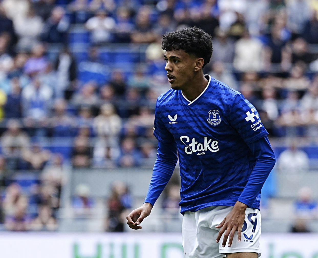 أزنو شاهد خسارة ديربي ليفربول من الإحتياط