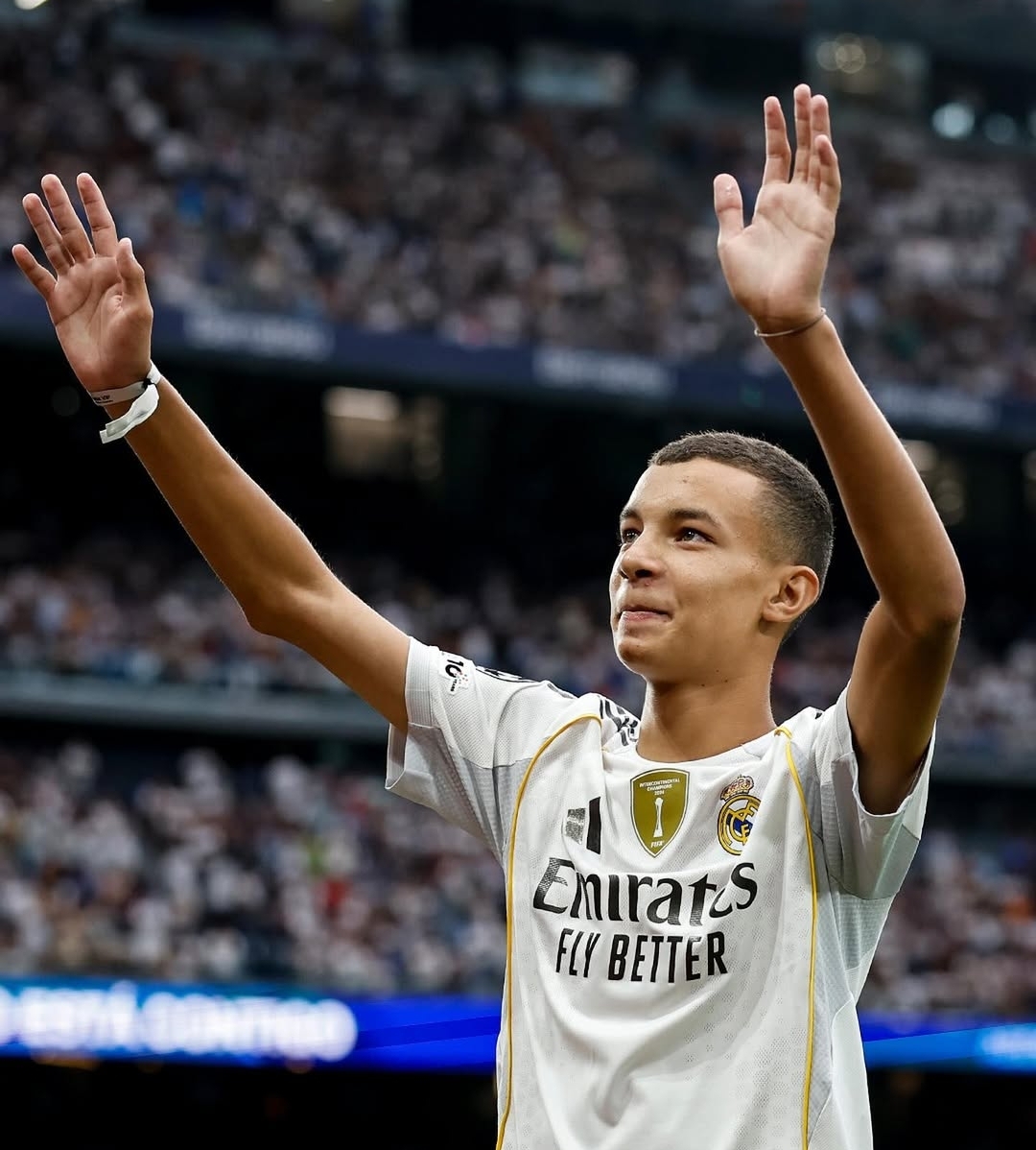 إستقبال الأبطال لعبد الرحيم في قلعة سانتياغو بيرنابيو