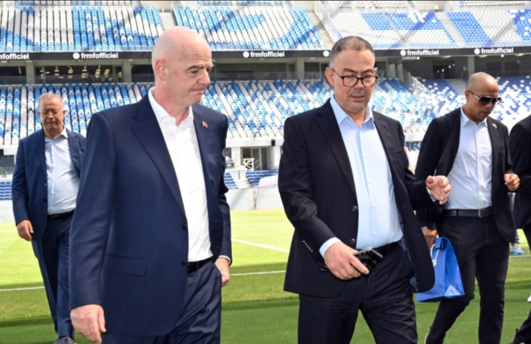 رئيس الفيفا زار الملعب الكبير لطنجة