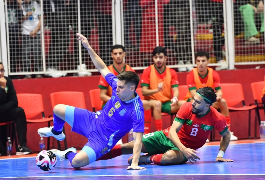 مجزرة تحكيمية تحرم أسود القاعة من الفوز بالدوري الدولي بالأرجنتين