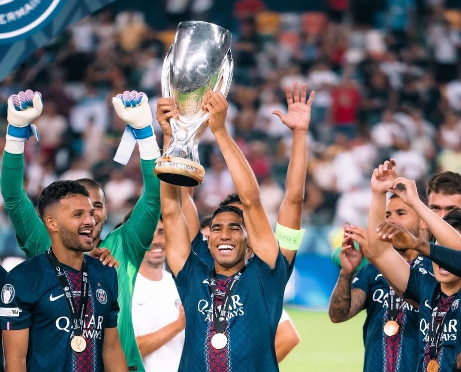 إنجازات حكيمي التي أهلته للتنافس على الكرة الذهبية