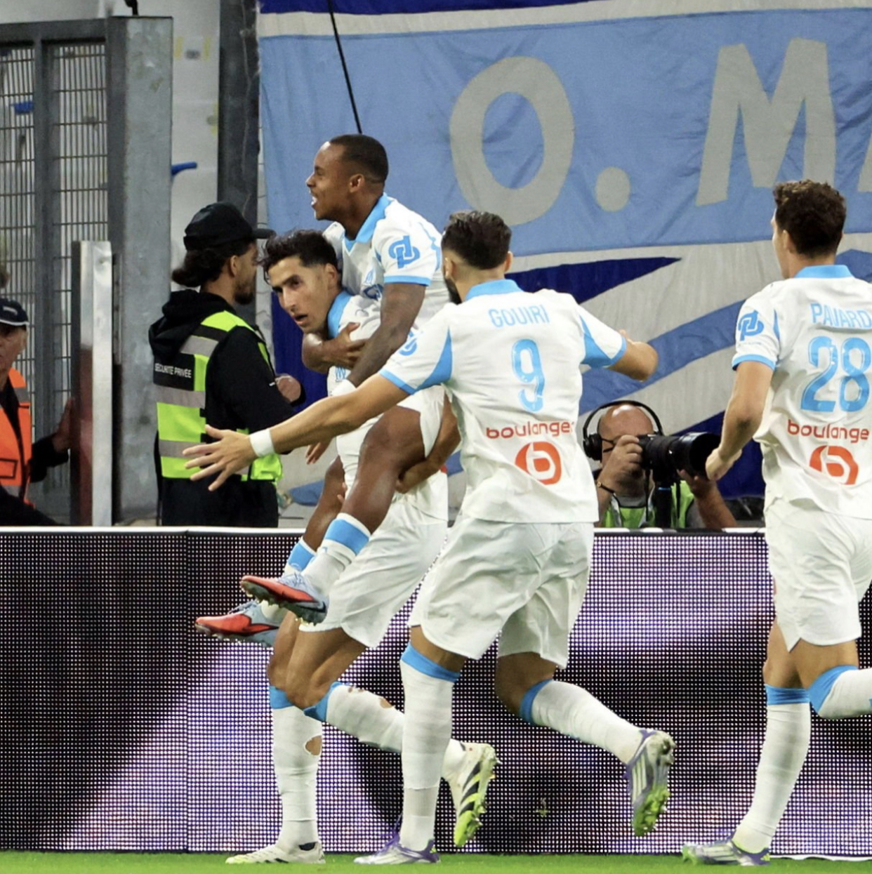 نايف أكرد كتب التاريخ بهدفه في مرمى باريس