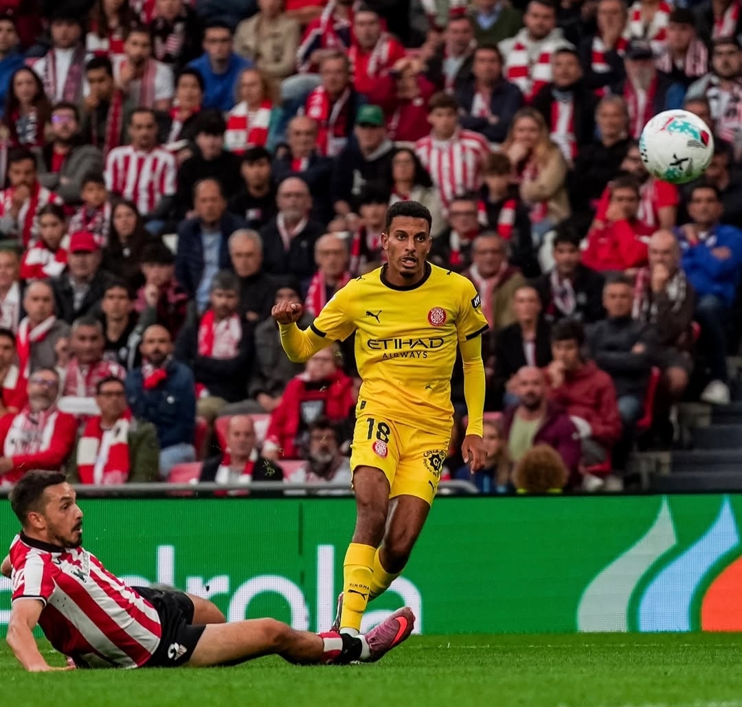 ميتشيل: أوناحي ذكي جدا عندما تكون الكرة في رجله