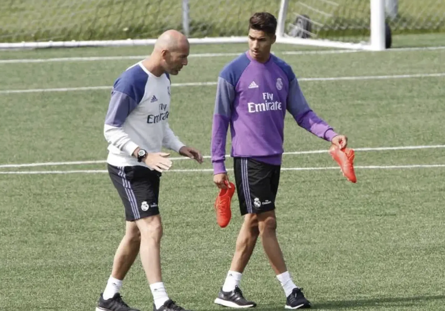 أشرف حكيمي يشكر زين الدين زيدان