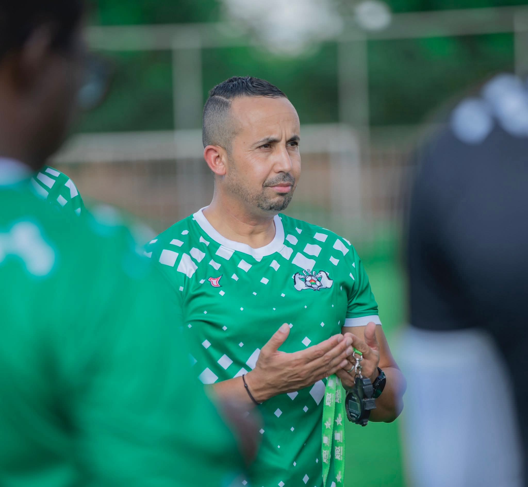 بوركينافاسو تضع الثقة في المغربي سفيان اكريران