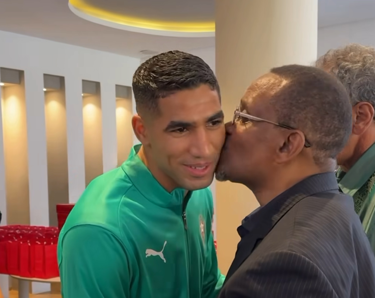 أسود الأطلس في لقاء حميمي مع نجوم سابقين للفريق الوطني