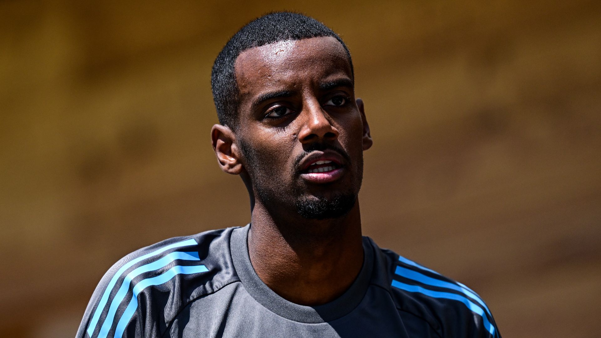 إيساك أنهى المرحلة الأولى من الفحص الطبي مع ليفربول