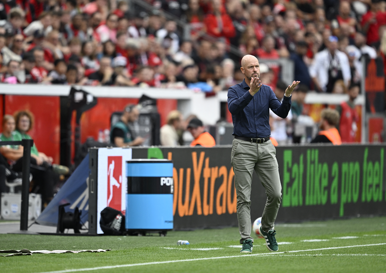 ليفركوزن يعلن إقالة مدربه الهولندي تين هاخ