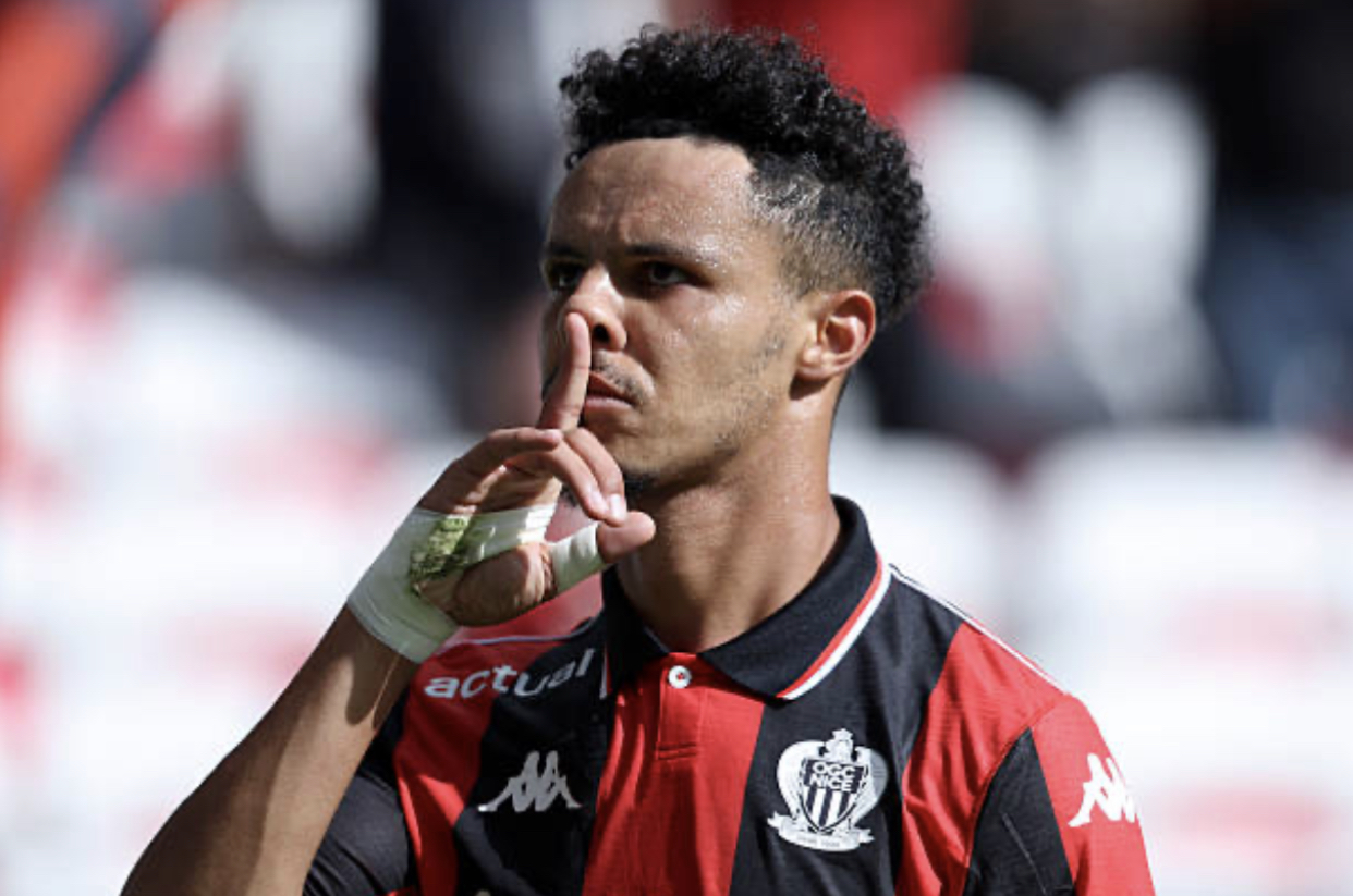 سفيان ديوب يسطع بثنائية رغم النقص العددي المبكر