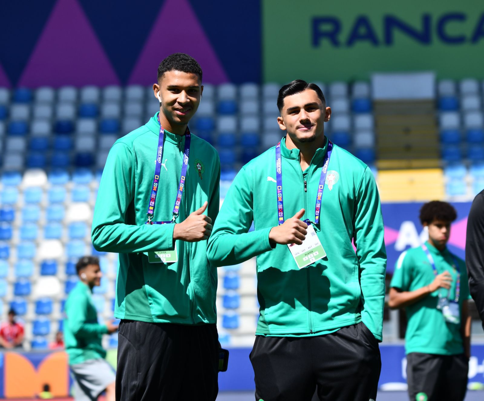 بالصور.. وصول لاعبي منتخب أقل من 20 سنة لملعب إل تينينتي