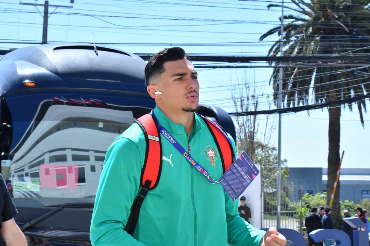 بالصور .. وصول لاعبي منتخب أقل من 20 سنة لملعب فيغيروا