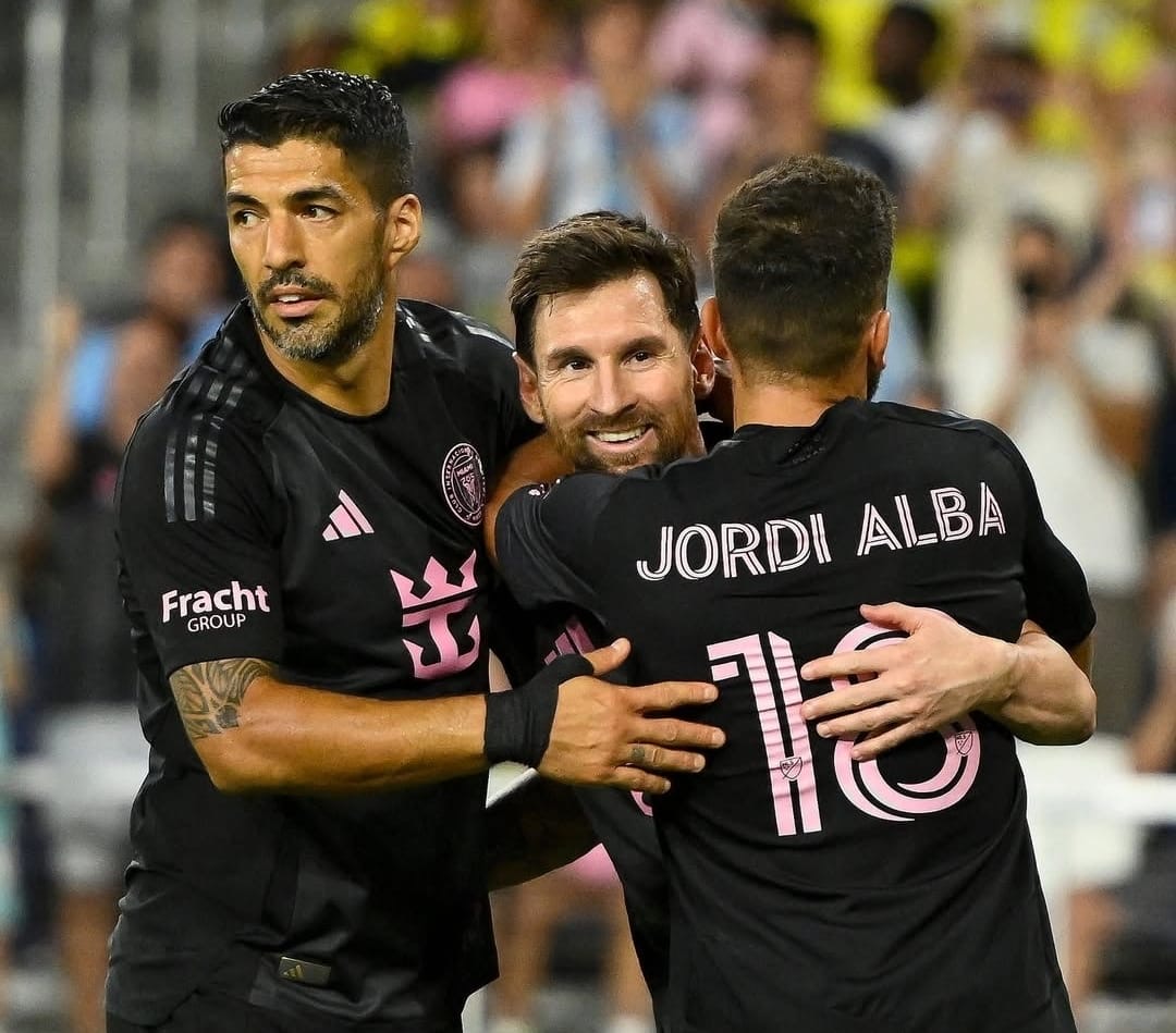 ميسي يسجل  هاتريك  ويقترب من جائزة الحذاء الذهبي