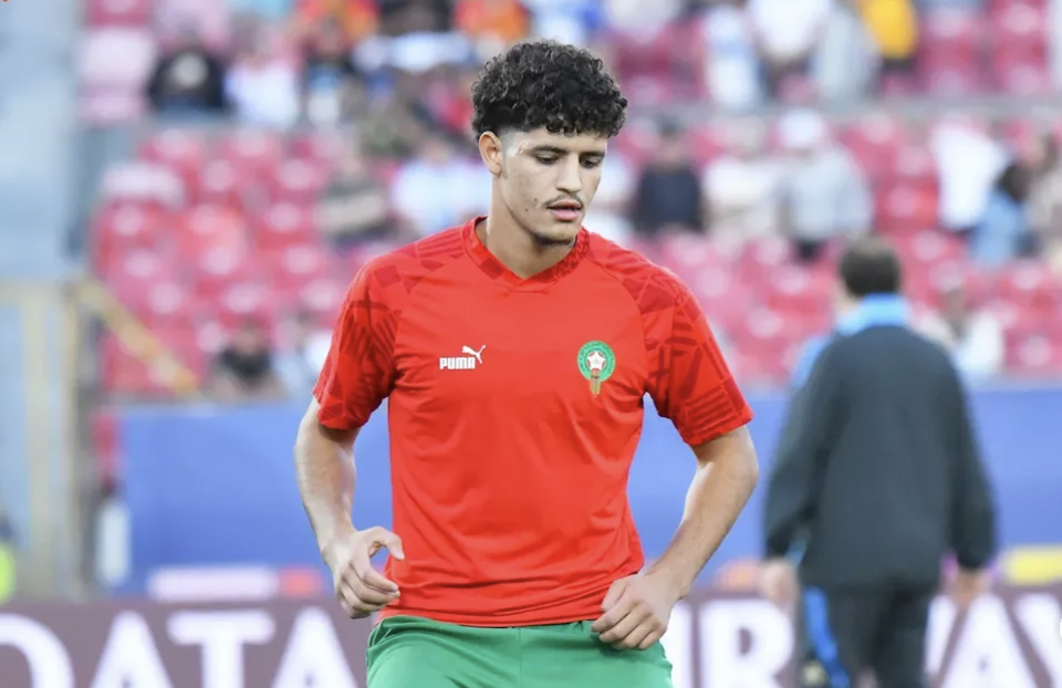 أياكس يدخل على خط باعوف