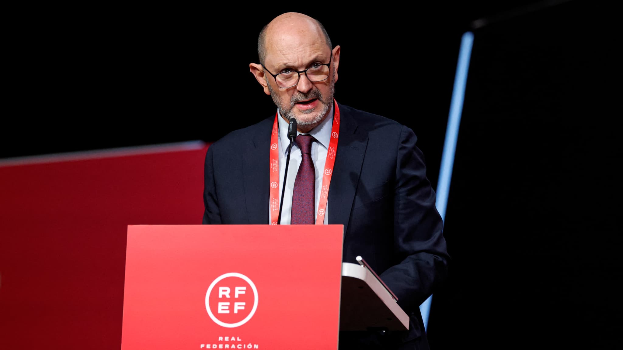 رئيس الجامعة الإسبانية يثير الجدل مجددا حول ملعب نهائي مونديال 2030