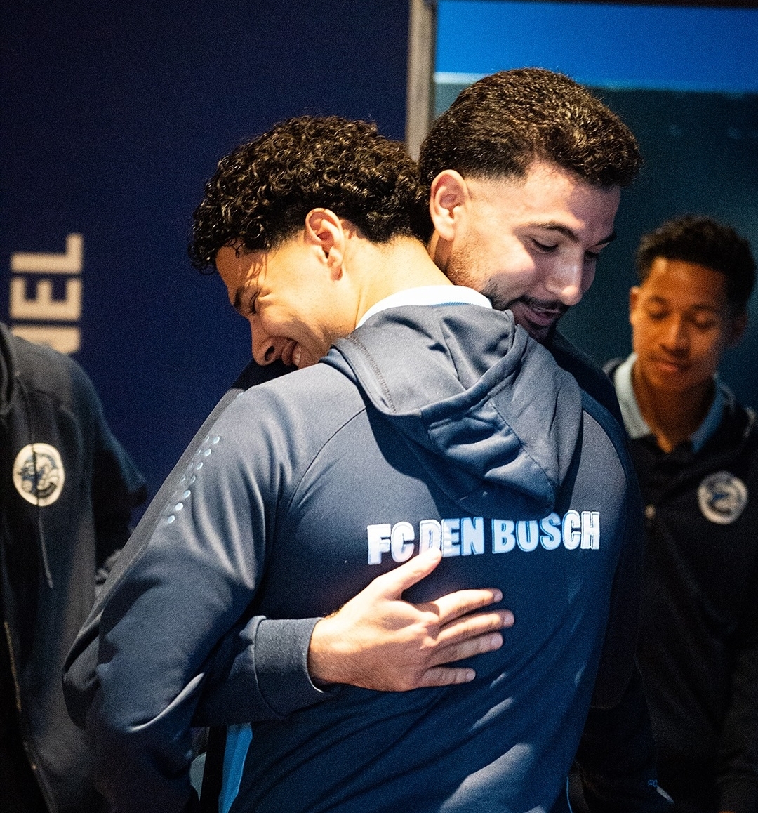 بعد إستقباله في الناظور.. نادي دين بوش يحتفي ببطل العالم بومسعودي