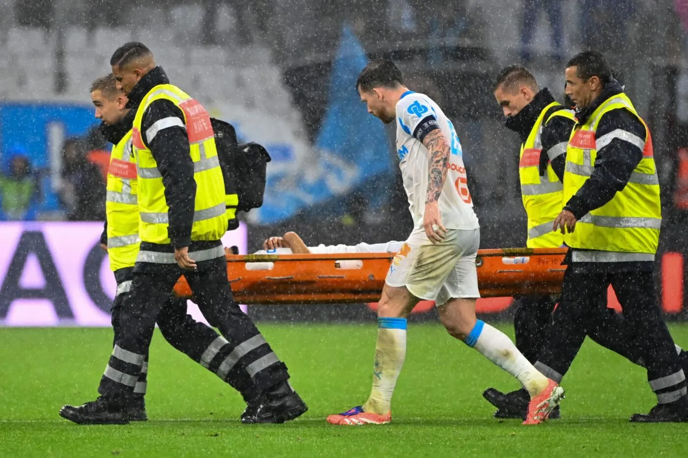 بلال ندير لاعب مارسيليا يستعيد وعيه بعد حادثة سقوط  مقلقة !