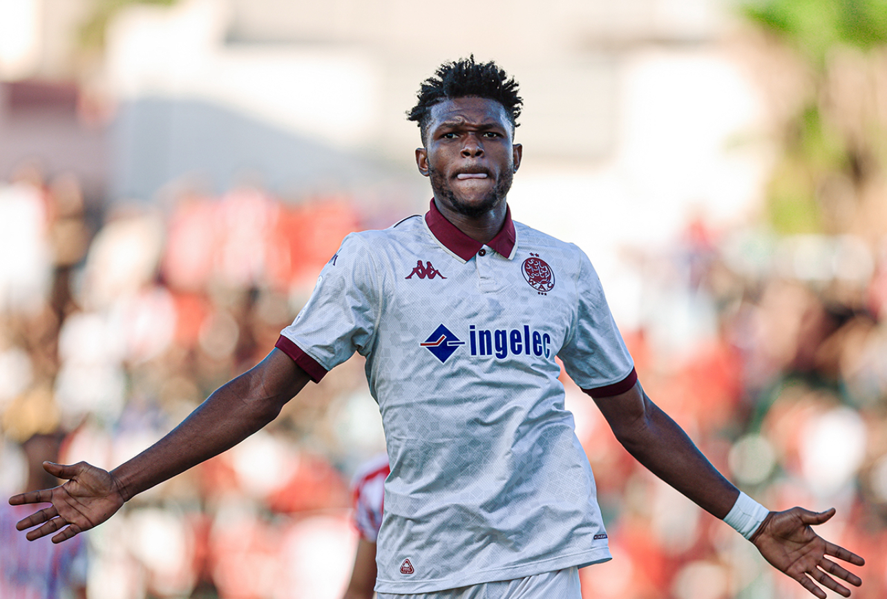 الوداد يهزم الكوديم ويعتلي الصدارة