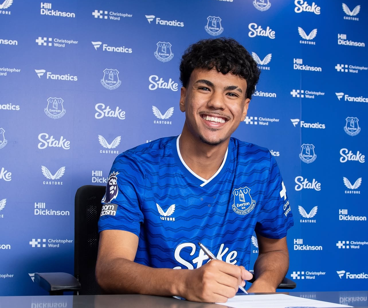 مخاوف في إنجلترا من فشل أزنو مع إيفرطون