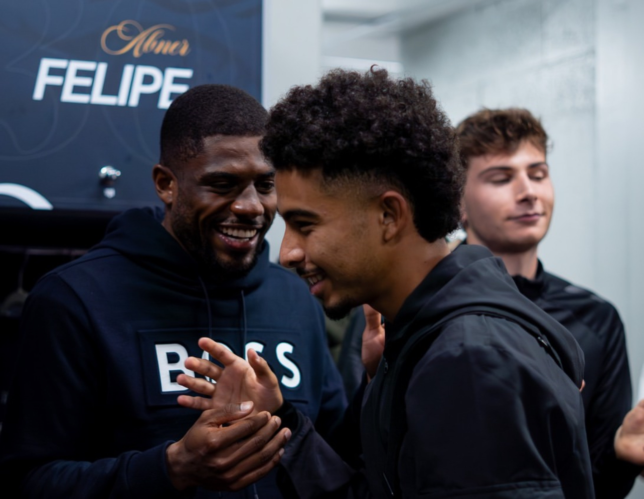 مفاجأة لياسين جاسيم في مستودع ملابس دنكيرك