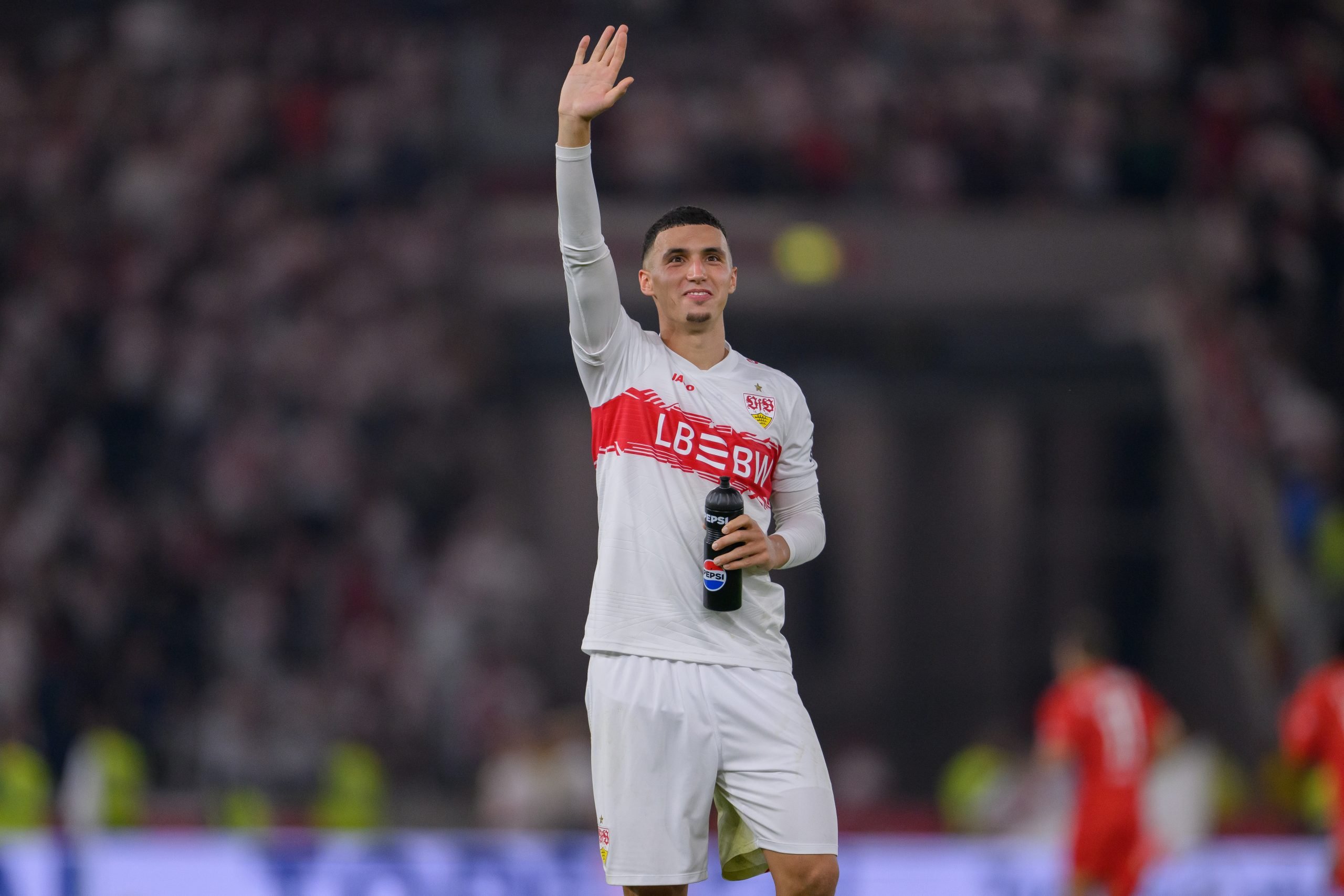 أسيست الخنوس منح العلامة الكاملة لشتوتغارت