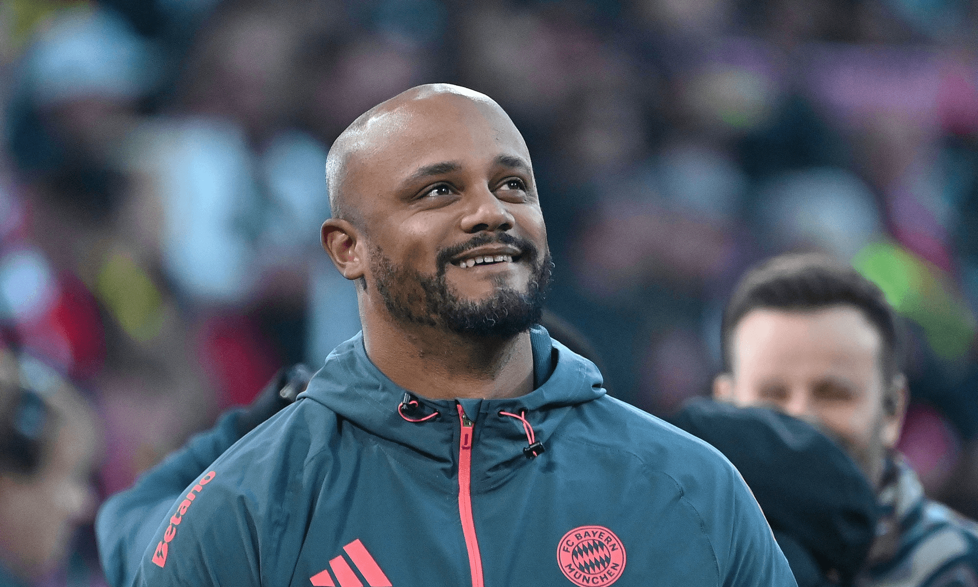 بايرن ميونيخ يعلن تمديد عقد مدربه فانسون كومباني