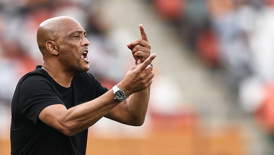 حسنية أكادير يجدد الثقة في المدرب عبدو أمير